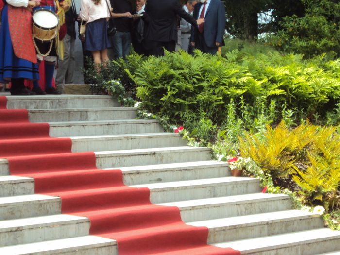 LA ENTRADA DE LA CABAÑA