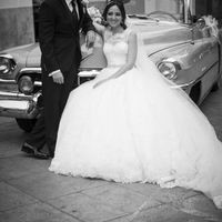 Recien casados en la puerta de la iglesia