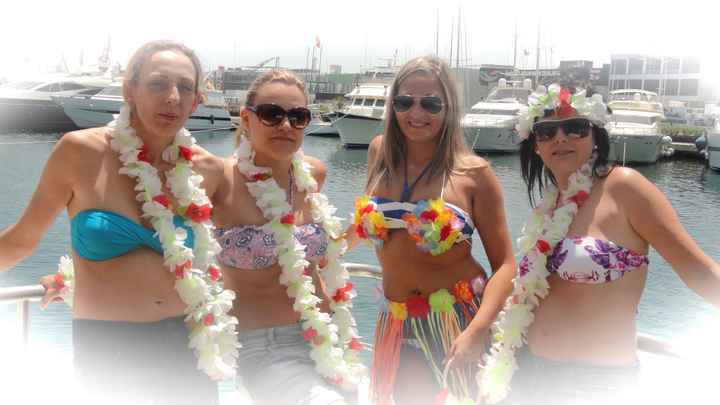 En el barco con mis hermanas y una amiga