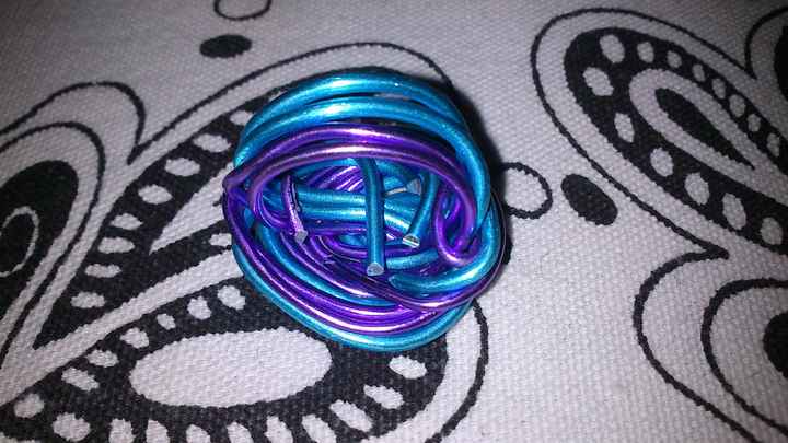 Anillo alambre por debajo
