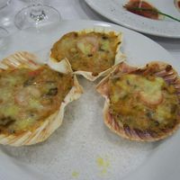 vieiras gratinadas rellenas de marisco