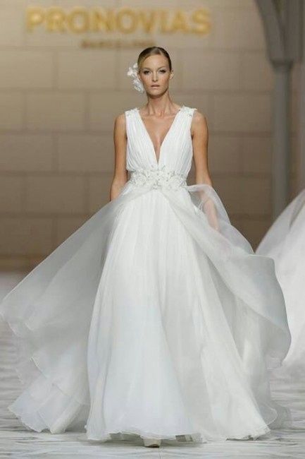 Nuevos modelos pronovias 2015 - 1