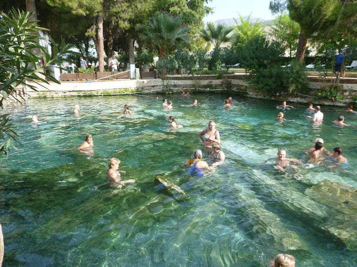 Piscina de Cleopatra (se llama así porque Cleopatra se bañó ahí) Pamukkale