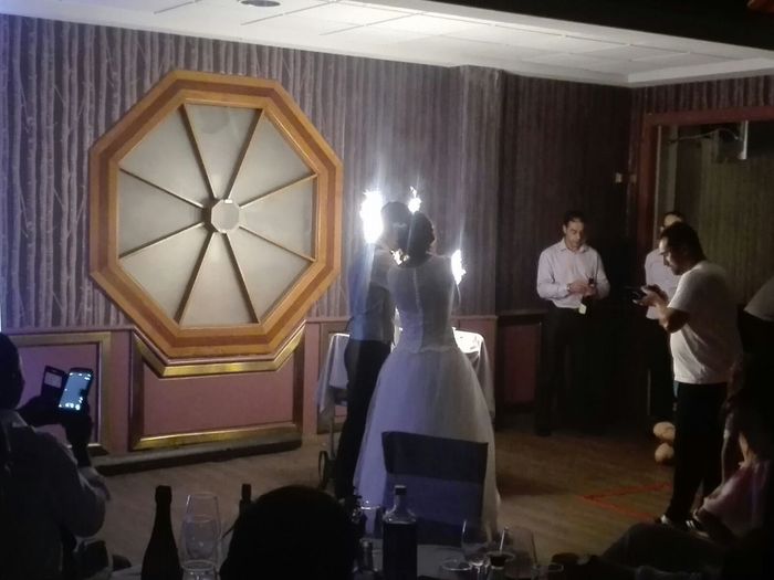 foto de invitad@ con móvil