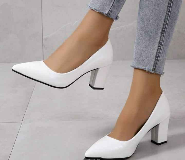 Enseña tus zapatos. - 1