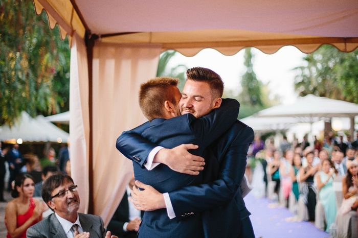 Abrazo de hermanos