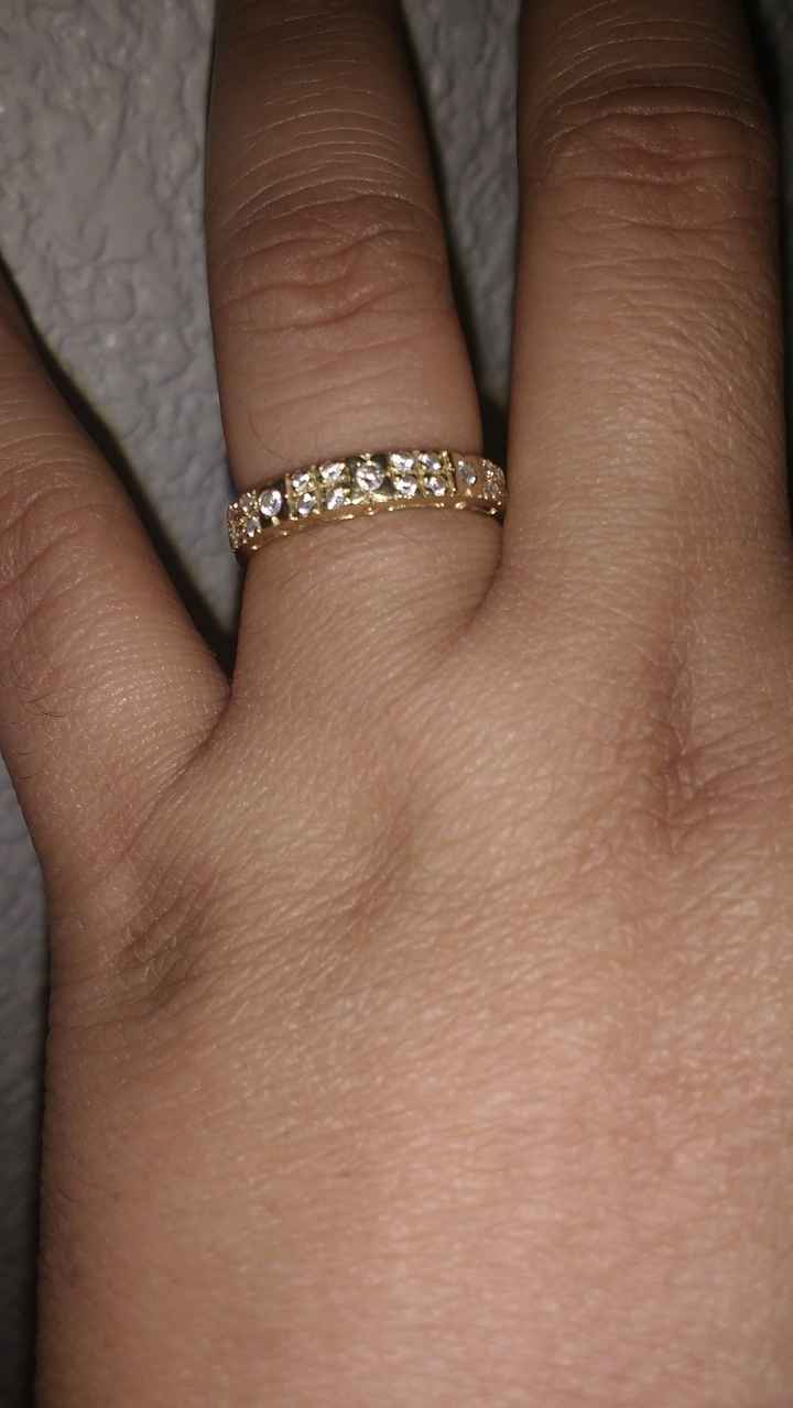 Enséñanos tu anillo de prometida - 1