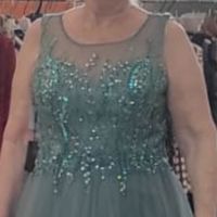 Mi madre se ha comprado un vestido, igual que el mío de novia, pero en otro color. - 1