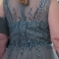 Mi madre se ha comprado un vestido, igual que el mío de novia, pero en otro color. - 2