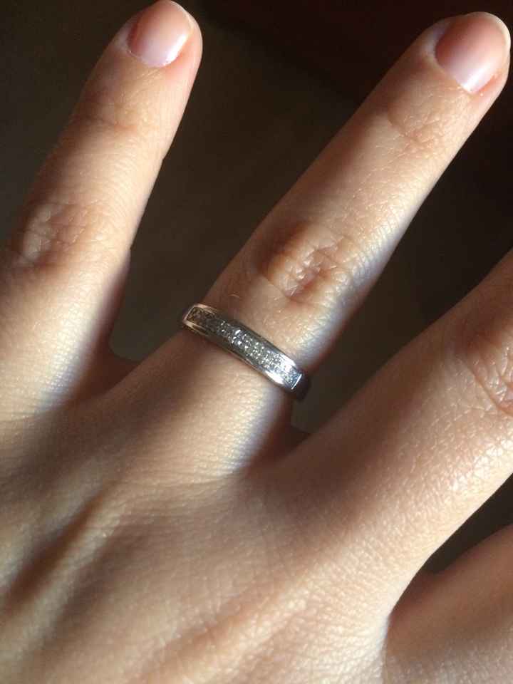 Mi anillo de pedida! Oro blanco y diamantes :)