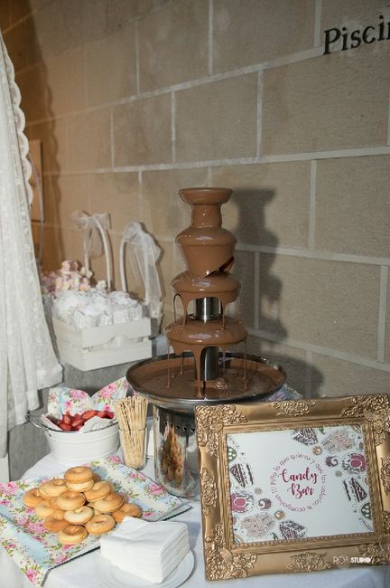 Os atrevéis a poner Mesas para tartas,dulces,cup cakes...rosas 21