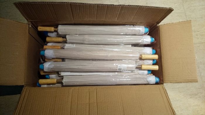 Sombrillas blancas para el sol