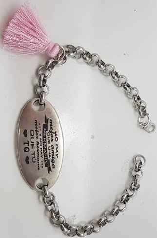 Pulsera que irá grabada con la inscripción LA CASUALIDAD NOS HIZO AMIGAS PERO EL TIEMPO NOS HIZO HER