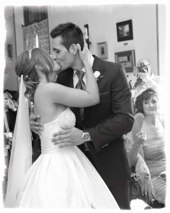 Nuestro primer beso como MARIDO Y MUJER :)