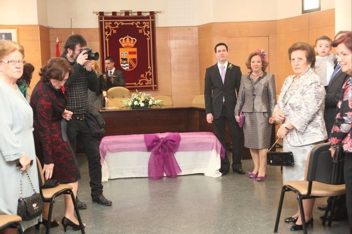el novio y la madrina, me esperan...