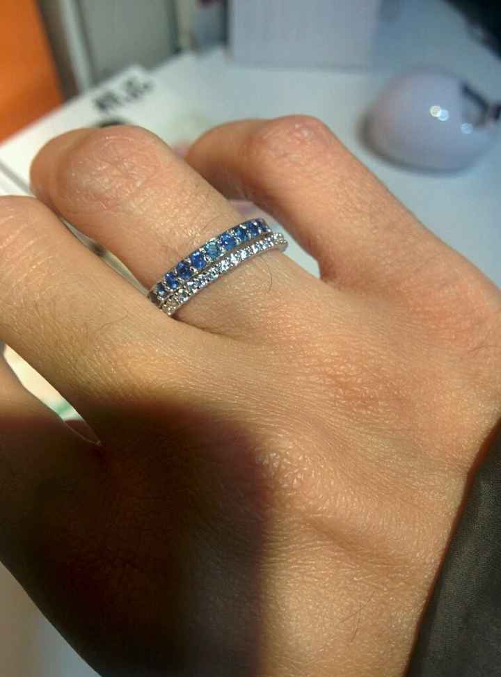 Combinar alianza con anillo de compromiso de zafiros - 1