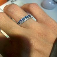 Combinar alianza con anillo de compromiso de zafiros - 1