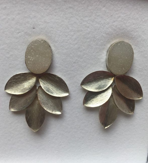Pendientes piedra blanca y resto plateado