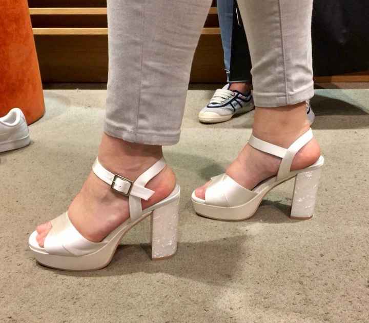 Con los zapatos puestos :)