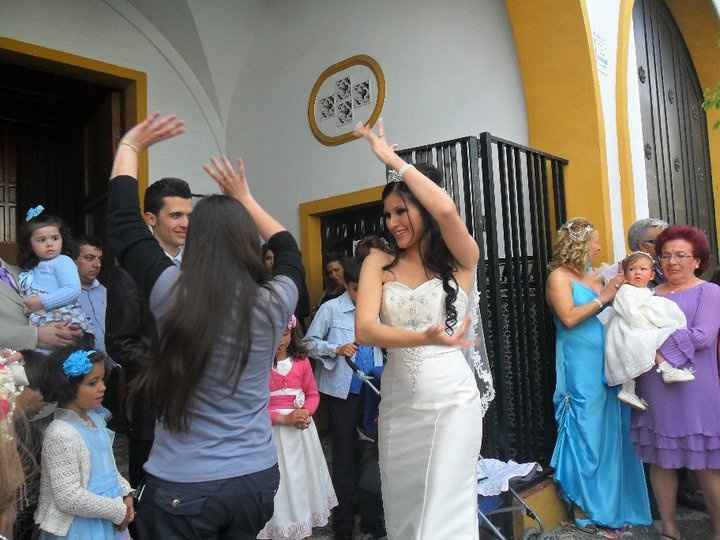 bailando puerta iglesia