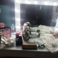  a cabezazos con el ramo de flores. - 1