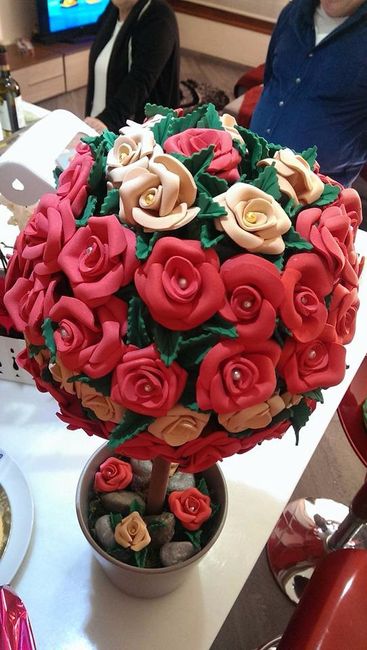 Árbol de rosas de goma eva