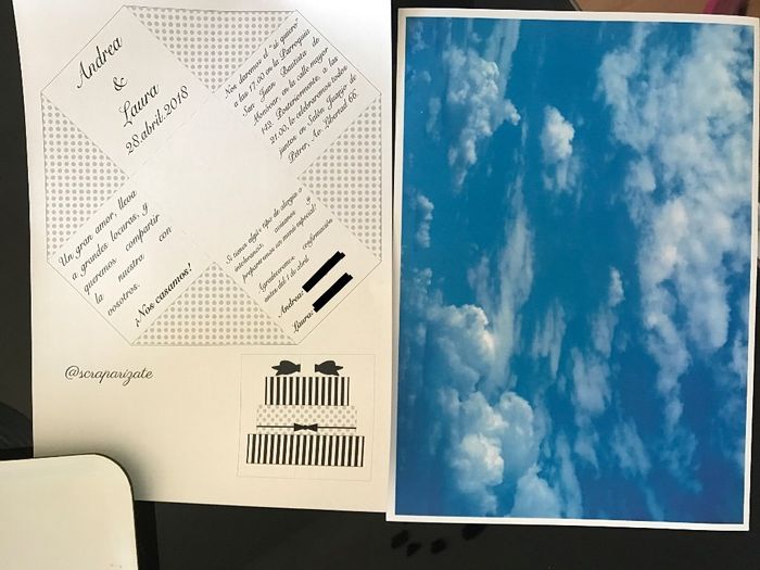 En un folio de 250g (para que sea más resistente) imprimí una foto del cielo (por que sí, nos gustó 