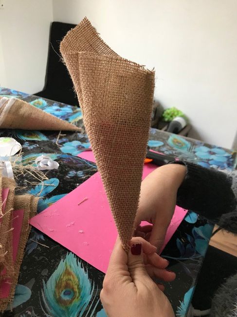 le damos la forma de cono