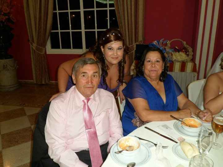 MIS PADRES Y HERMANA