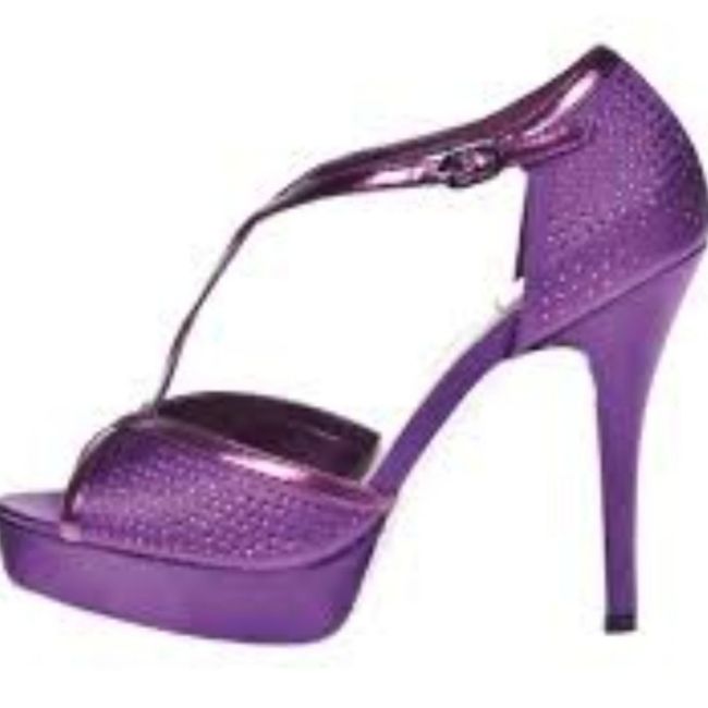 En este día inspiración de zapatos morados!! 💜 2