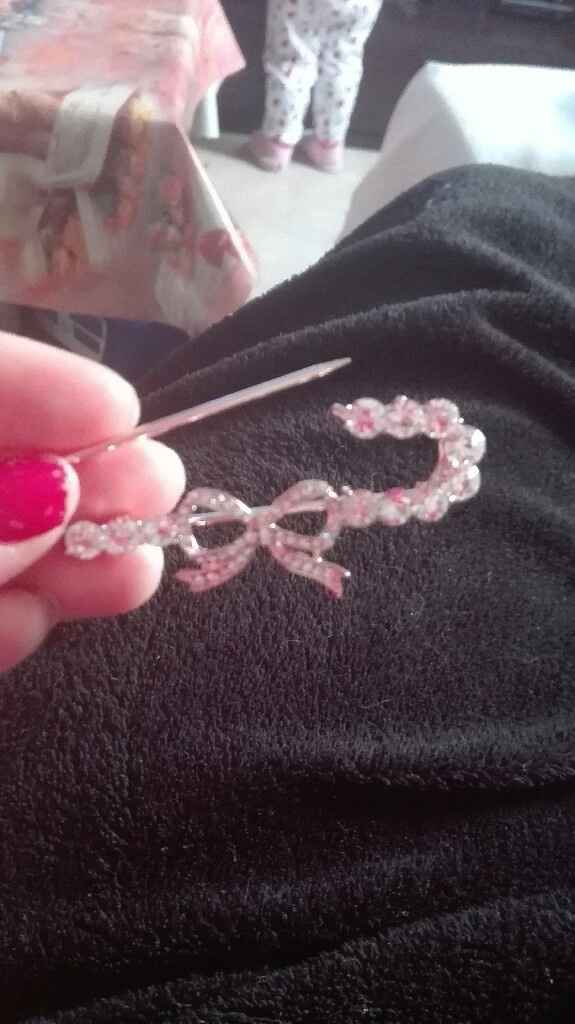 Broche cola barato porfissssss - 2