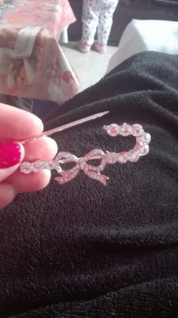 Broche cola barato porfissssss - 2