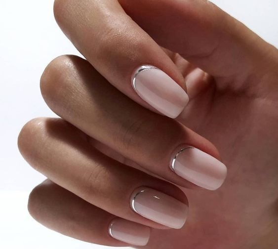 Manicura novia minimalista