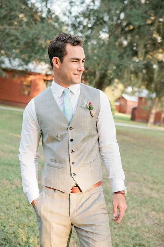 Traje de novio beige