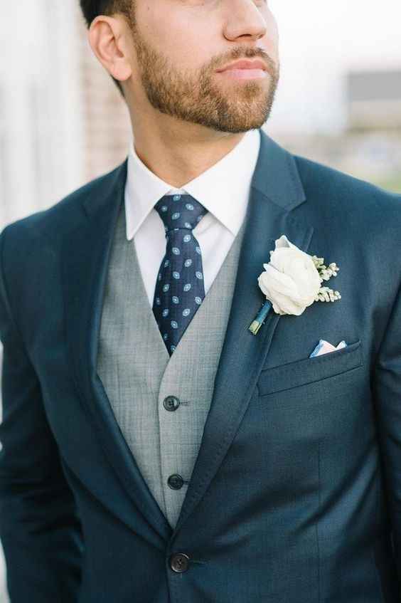 Traje novio color azul