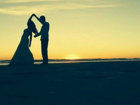 Bailando con la puesta de sol