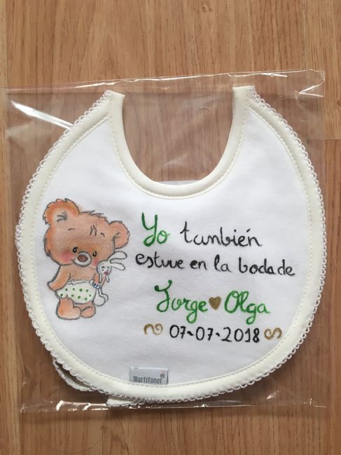 Regalo embarazadas - baberos pintados a mano 4