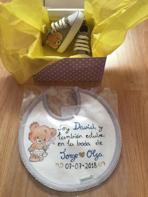 Regalo embarazadas - baberos pintados a mano 9