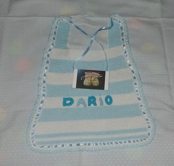 Babero a ganchillo