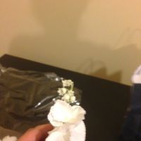 Eso sí,tuvo el detalle de mandarme dos prendidos a juego con el ramo ?