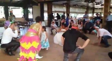 jajjajaa todos con la animadoraaaa