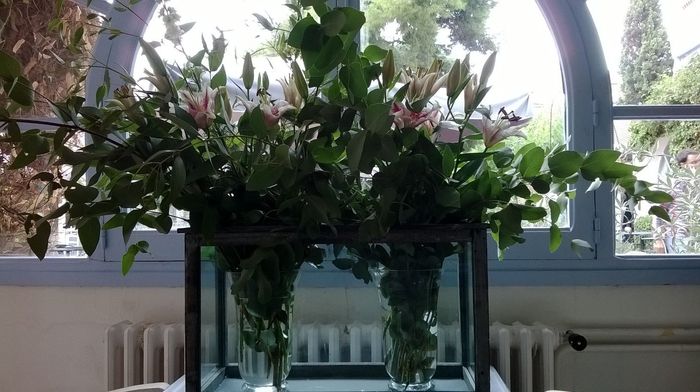 Pecera con flores