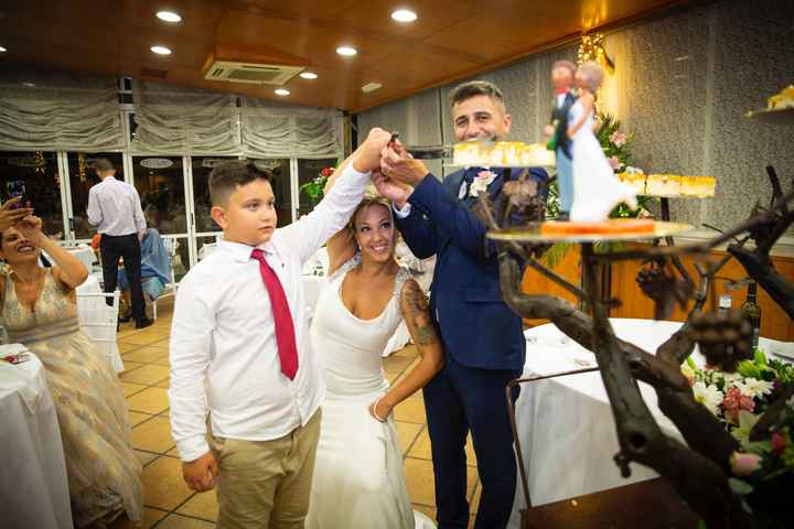 Cortar la tarta de boda, sí o no - 2