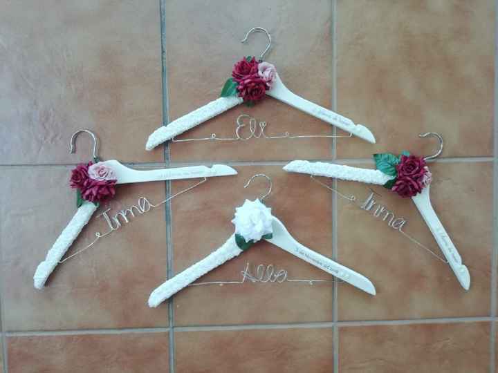 Perchas personalizadas casi listas! - 1
