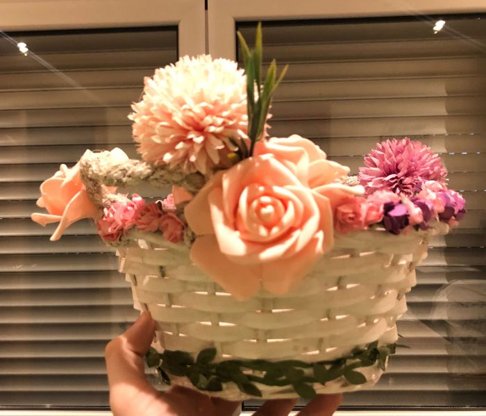 Cesta decorada a juego con el palé de conos 1