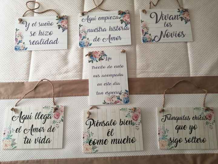 Carteles y papelería - 1