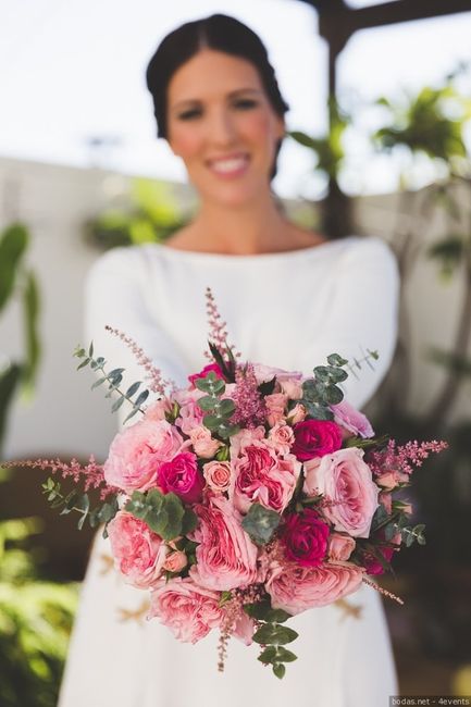 Ramo con rosas y fucsias