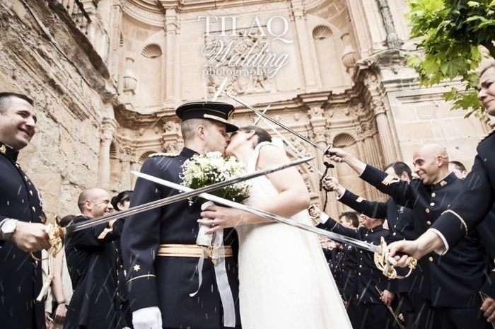 PASILLO EN LA BODA MILITAR