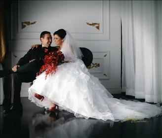 Novia de rojo y blanco.
