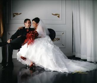 Novia de rojo y blanco.
